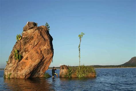  A Pedra Encantada e o Silêncio Eterno: Uma Imersão na Arte Misteriosa de Chaiyaphum