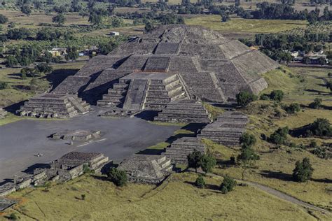 O Altar de Teotihuacán: Uma Visão Monumental da Cosmologia Azteca!