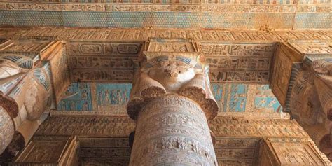 O Templo de Hathor em Dendera! Uma Exploração Arquetípica da Divindade Feminina e da Arquitetura Egípcia